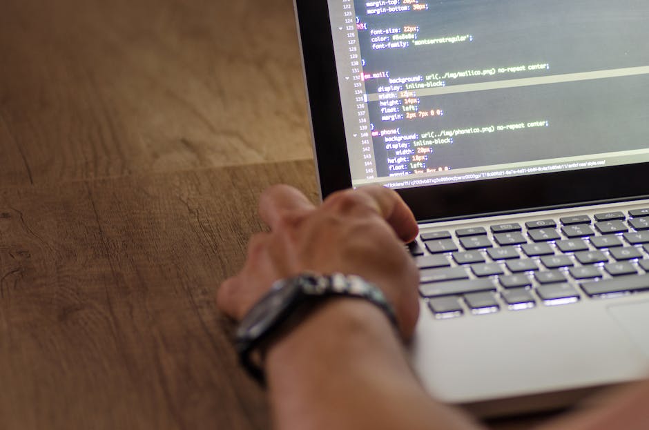 2 : img_0 - Modern laptop showing clean source code environment